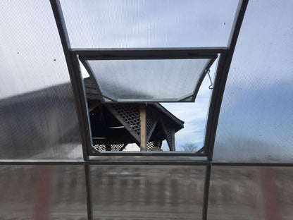 Roof window for greenhouses, with a spacing between arches of 0,67 m